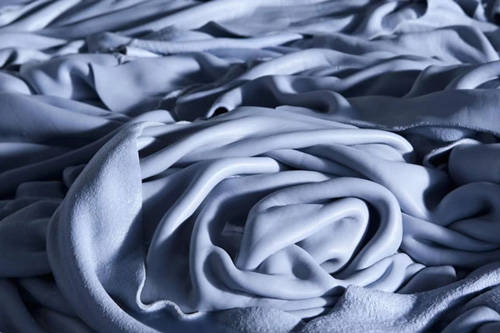 蓝湿皮又称熟皮,所以蓝湿牛皮又称熟牛皮,是指生皮用石灰,硫化碱,氯粉