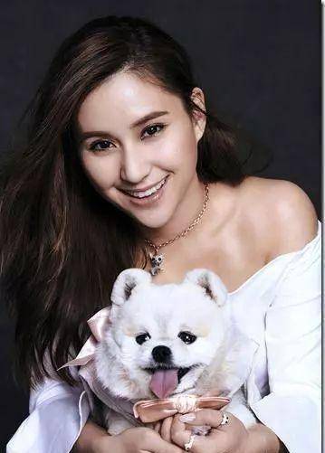 窦骁何超莲电梯激吻图曝光!窦骁微信情侣头像_女生_女子_群众