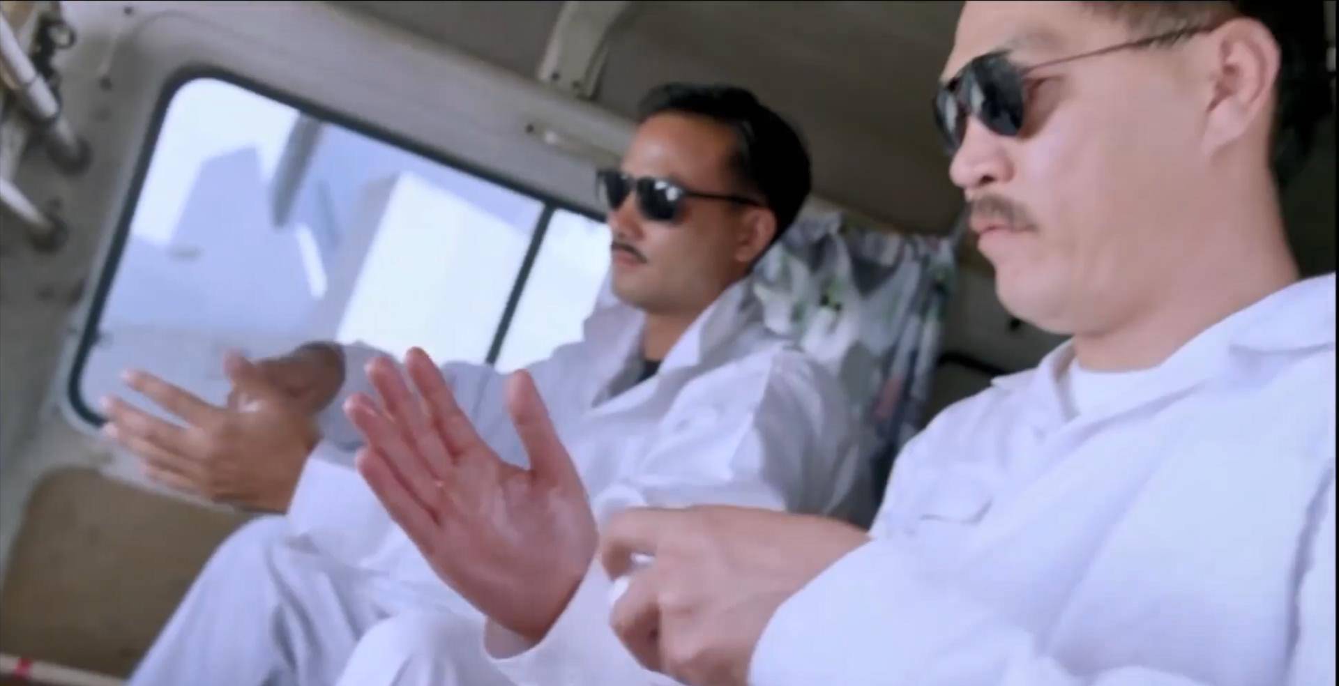 而李sir则一眼识破任达华的计谋,来意图打造警匪巅峰较量,棋逢敌手的