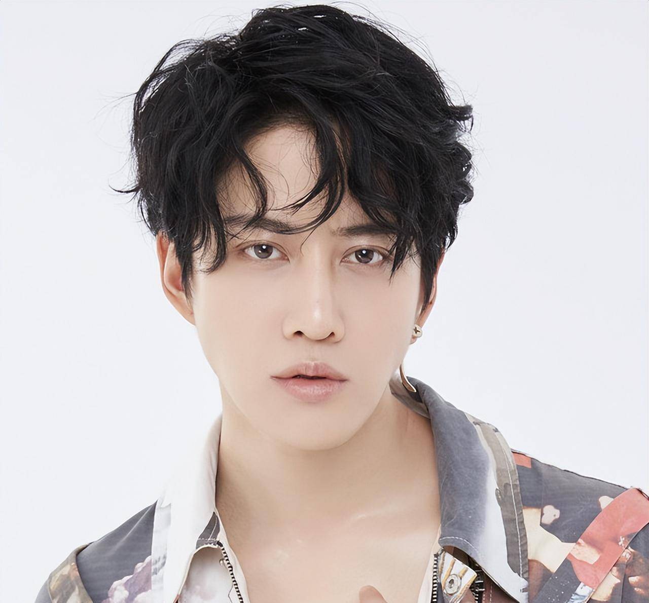 有趣的是一个圈子,这些明星其实是亲兄妹_妹妹_ploy_golf