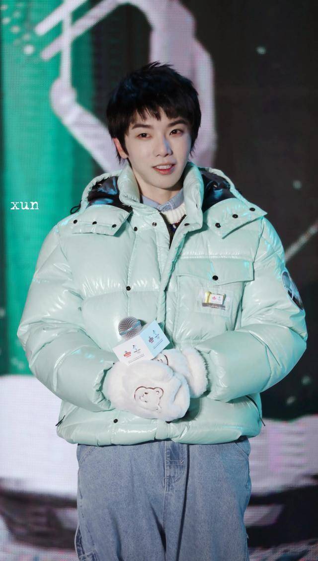 能不能带上弟弟大名安利!可爱歌王华晨宇萌翻网友!