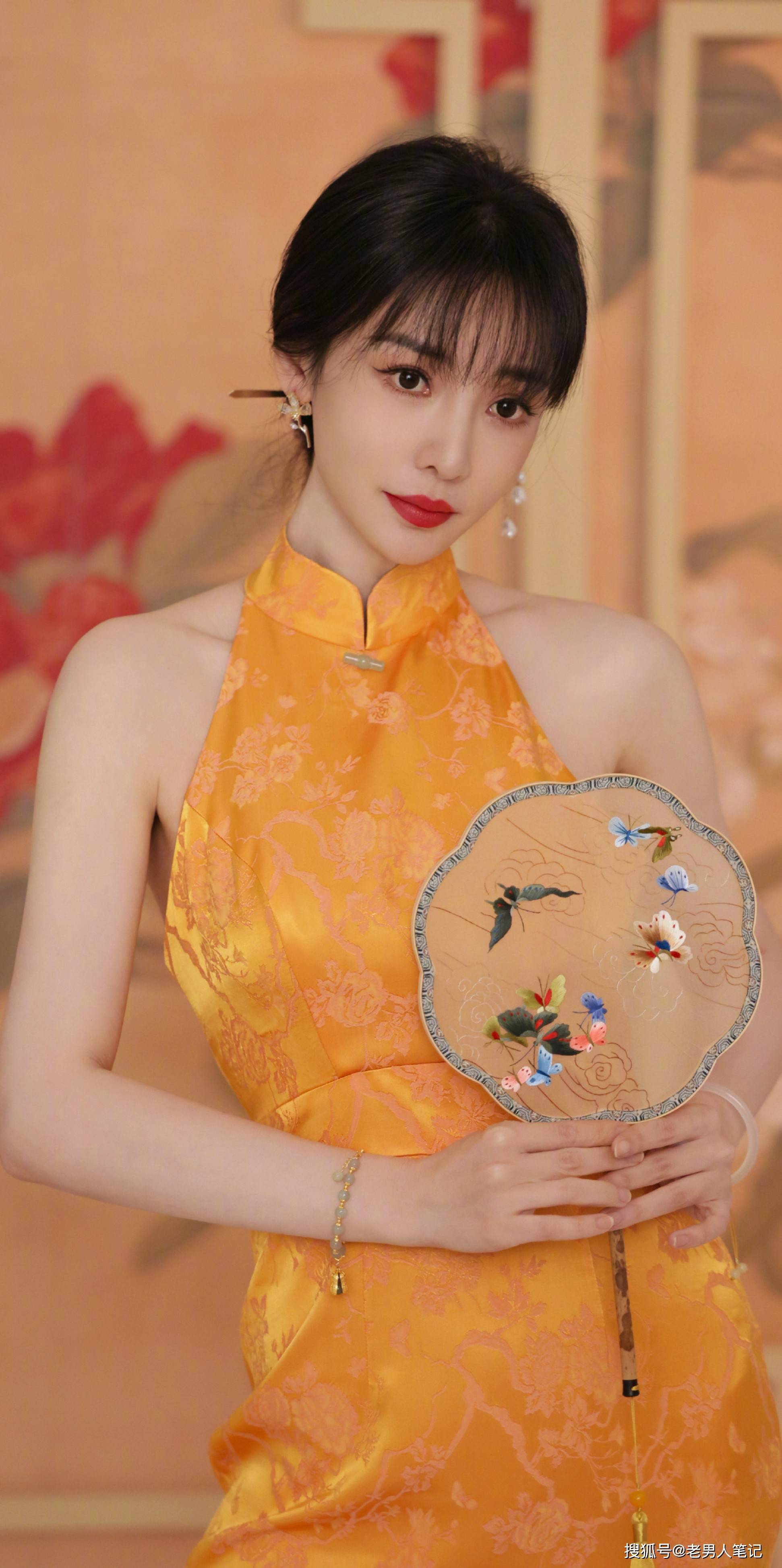 柳岩露背旗袍风穿搭,高级感藏不住,又美回来了_风格_气质_改良