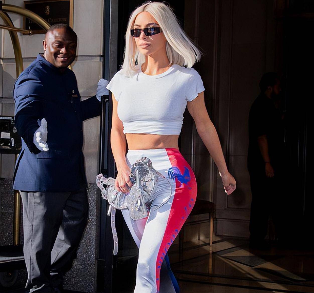 42岁金卡戴珊新造型太美了!