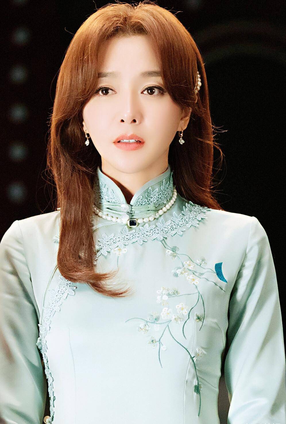 二十岁放弃稳定工作,独闯演艺圈,秦岚为何不相信一见钟情?