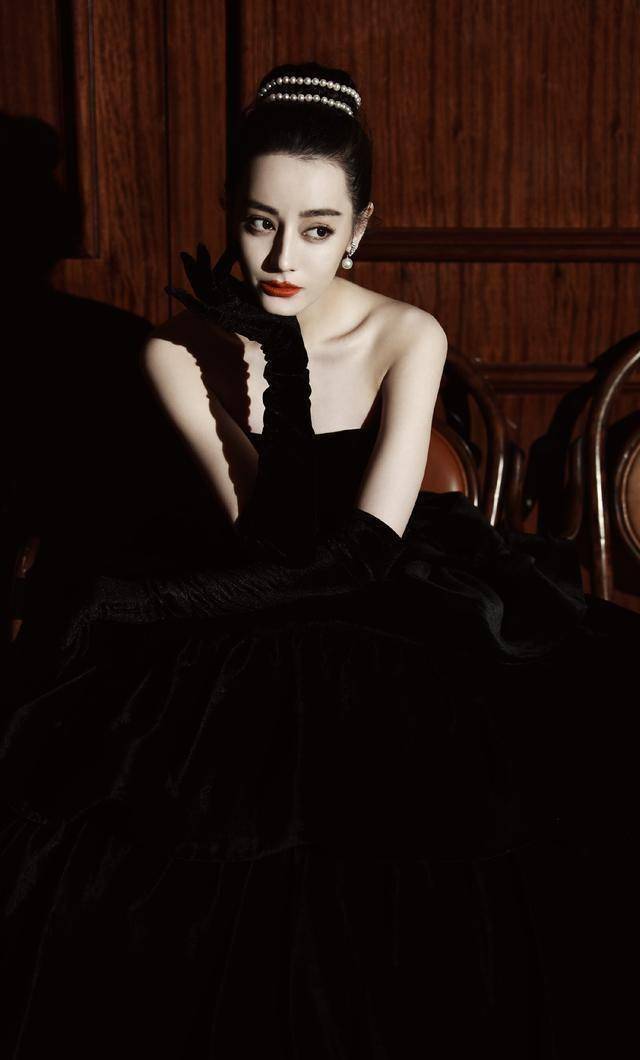 迪丽热巴赫本风造型直接封神!_气质_女孩_人间