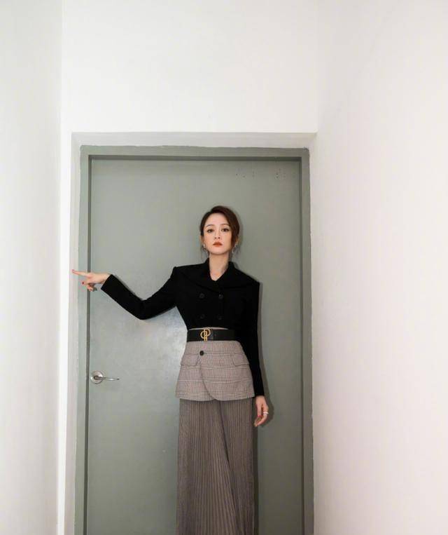 当陈乔恩写给乔任梁生日的时候,他还是41岁_毛衣_黑色_阳光