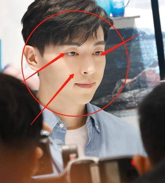 邓伦参加品牌活动,颜值太高被粉丝包围,生图下真实身材成了亮点_感觉