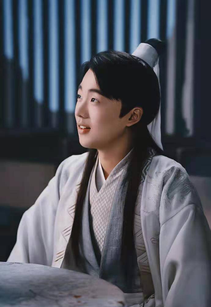 郭麒麟和宋轶相差6岁,在《庆余年》饰演姐弟,《赘婿》中却是夫妻,但却