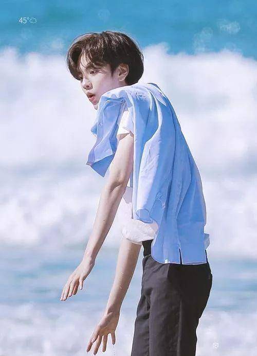 jennie在yg是真的受捧,所有的好资源基本都是优先给她,之前说她霸凌