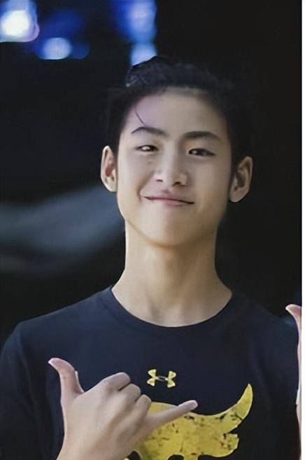 有趣的是一个圈子,这些明星其实是亲兄妹_妹妹_ploy_golf