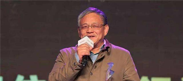 祖父是民国上将,曾游泳到上海,身家63亿,主动做贫困村村长书记_路明