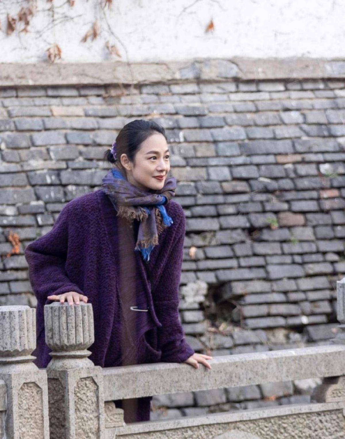 周韵的穿搭之道:如何用专业品牌和基础单品展现女神的迷人气质_手工