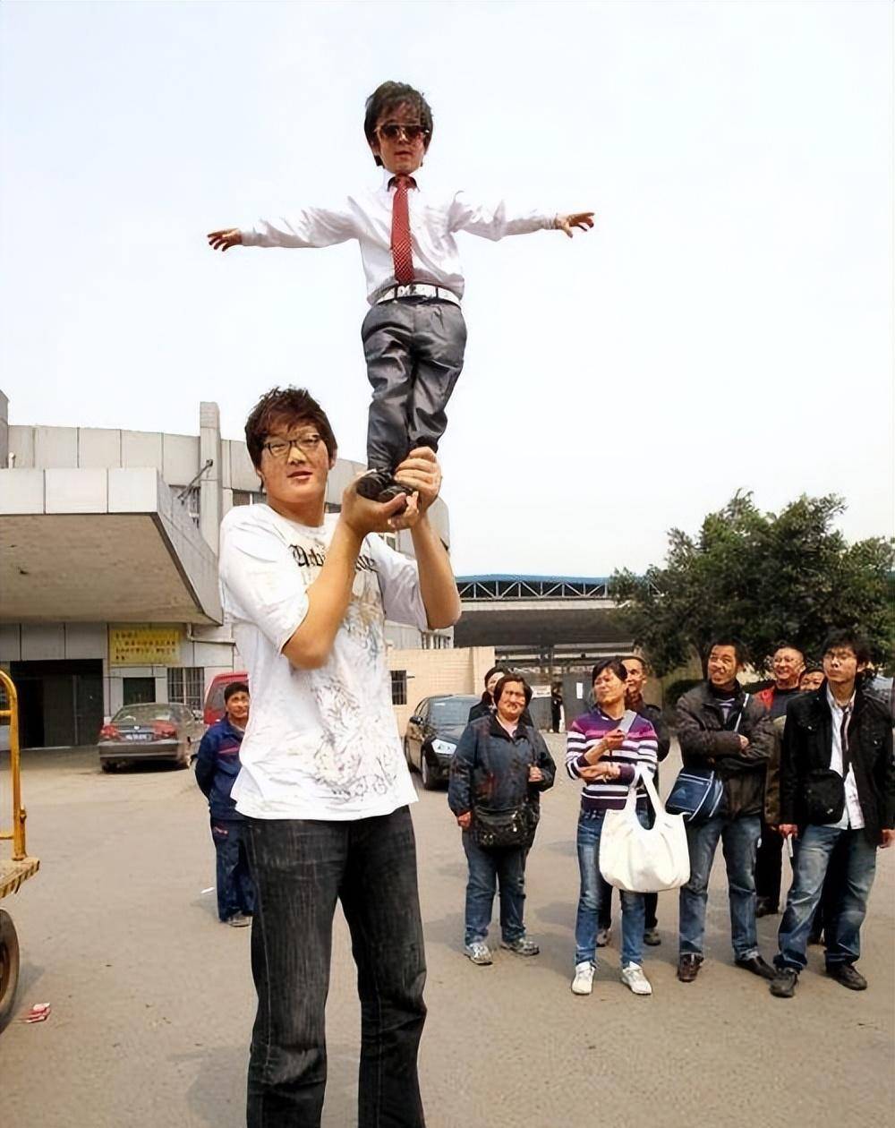 "亚洲巨人"张欢,身高2.