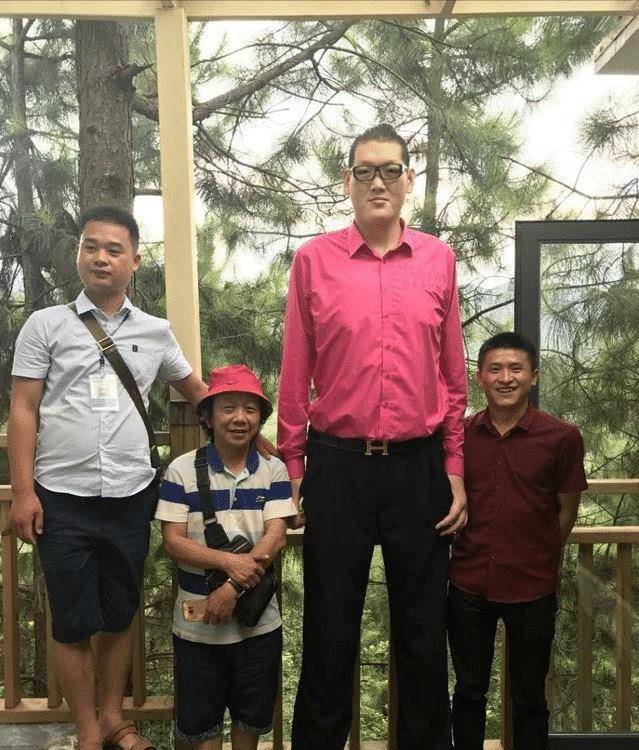 "亚洲巨人"张欢,身高2.