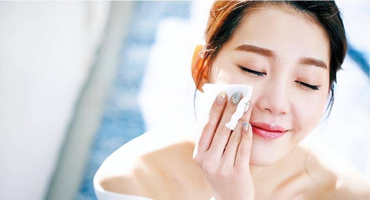洁面后不要直接拍爽肤水,学会这3个时尚步骤,"脸不干"更水美_皮肤