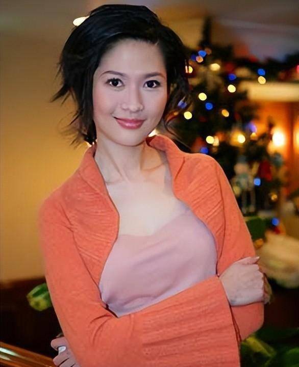 凤凰卫视主持沈星:因《美女私房菜》出名,绯闻争议多,44岁未婚_李军