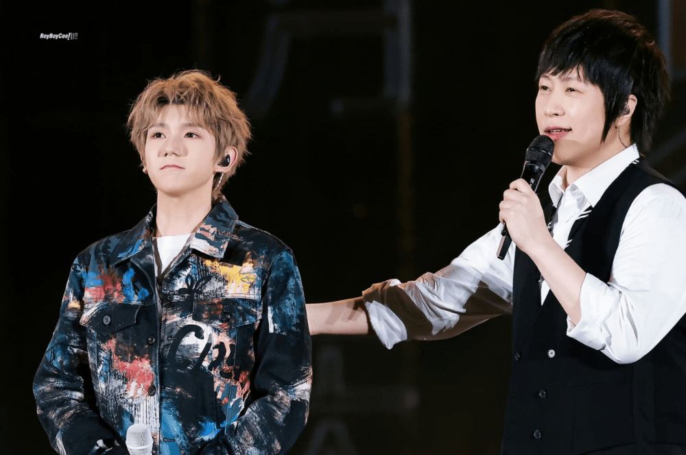 王源五月天鸟巢演唱会合唱《如果我们不曾相遇》,被曝紧张到发抖_罗伊