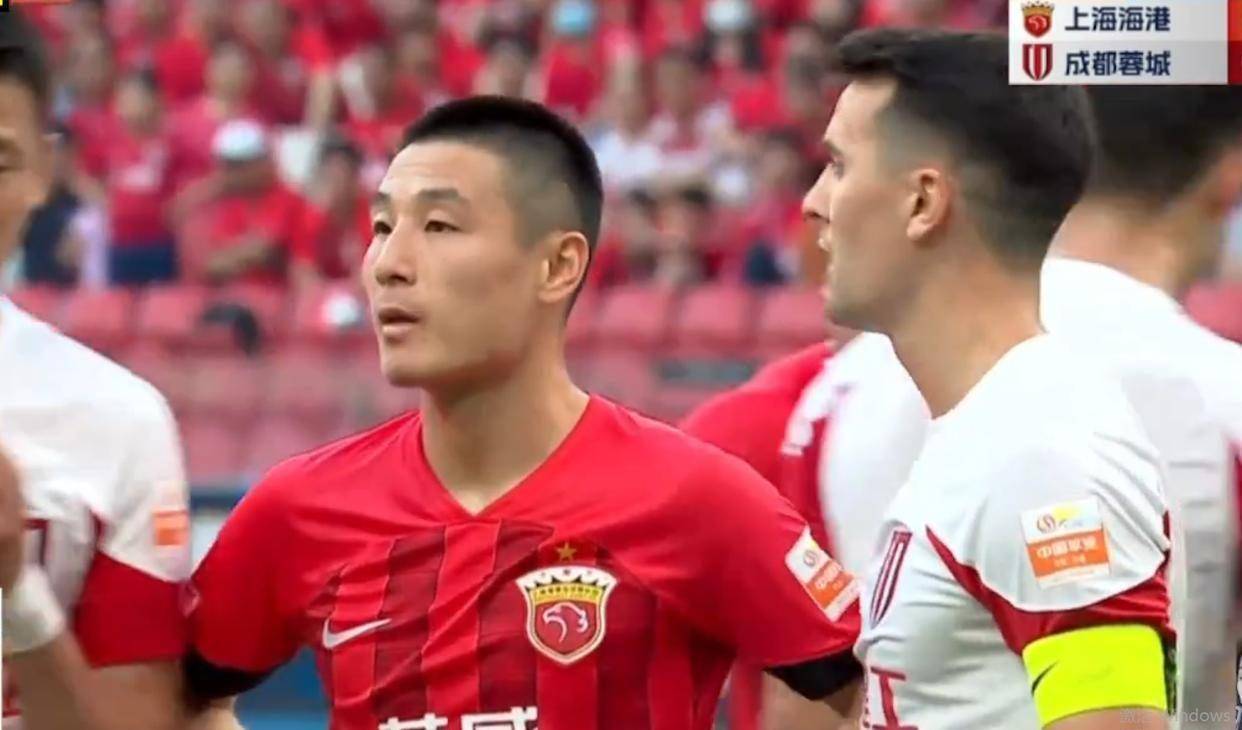 中超:罗慕洛受伤离场,刘涛头球攻门造险,上海海港0-0成都蓉城_帕拉西奥斯