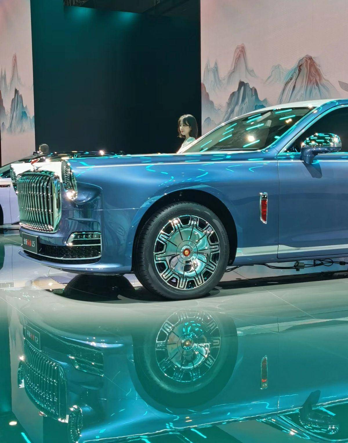 膨胀了!今天带大家看"顶级车",全新红旗l5