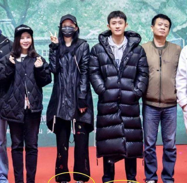 关晓彤张一山相差4cm同框一样高?