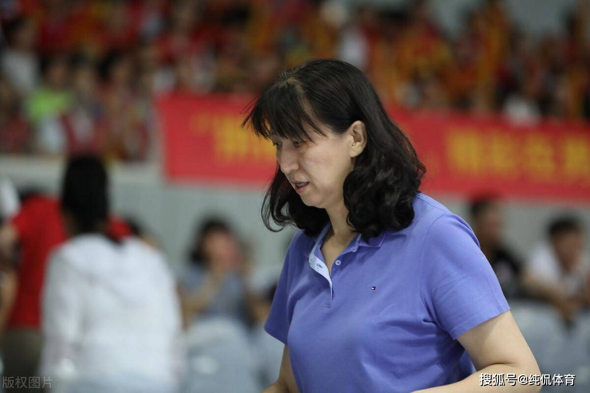 了中国女排奥运夺冠的辉煌,虽然也经历了中国女排的低谷,但赖亚文始终