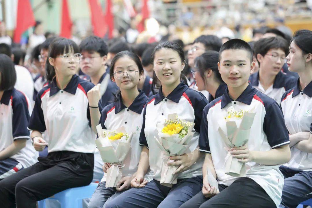 衡阳市八中举行2023届高三毕业典礼暨18岁成人仪式_全体_毕业生_青春