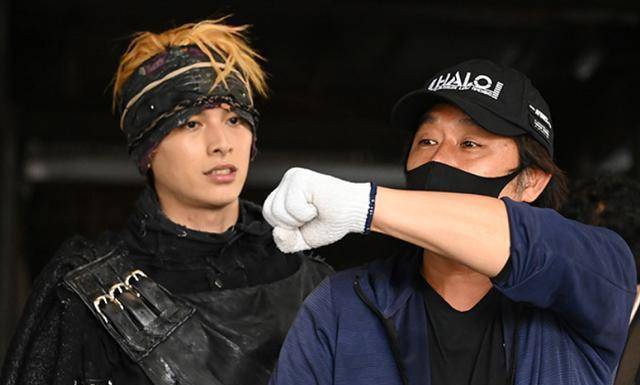 假面骑士01官方详解灭亡迅雷状态二叔亲自指导如何演父慈子孝_动作