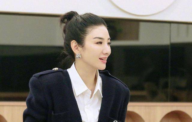 黄奕《吐槽大会》文案惹伊能静发怒,称:请写稿人尊重女性_秦昊_玩笑