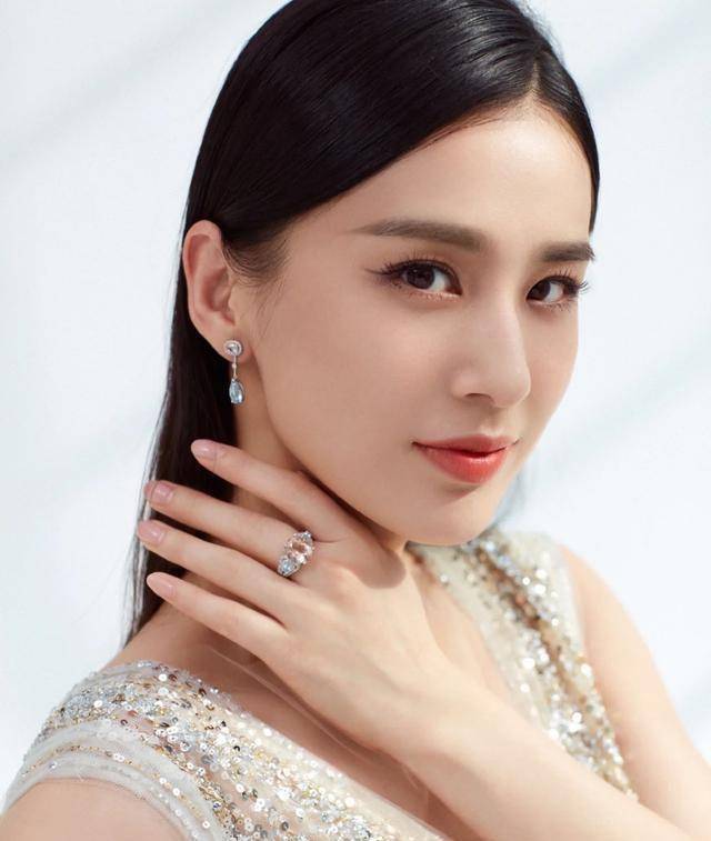 黄圣依为什么现在还能依旧保持少女颜?_变化_脸型_轮廓