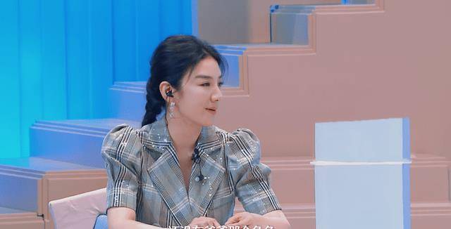黄奕崔伟有后续,女方现身机场被拍,手上戒指暴露恋情进展_观众_爱情