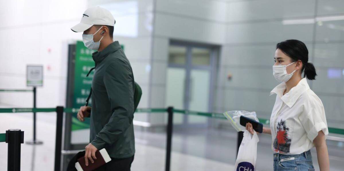 何超莲窦骁疑吵架像极了杨幂刘恺威当年的样子,何超莲委曲求全的眼神