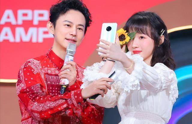 回归搭何炅站c位,却遇最尬嘉宾憋不住说真话,李浩菲:我太难了_环节