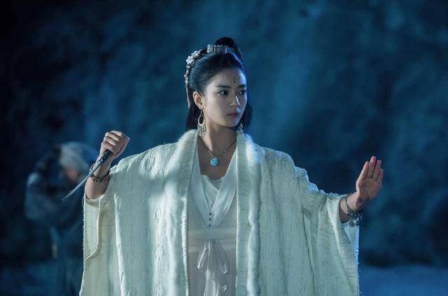 之前张雅钦饰演雅兰珠时,无论是惊为天人的扮相,还是活泼伶俐的举动