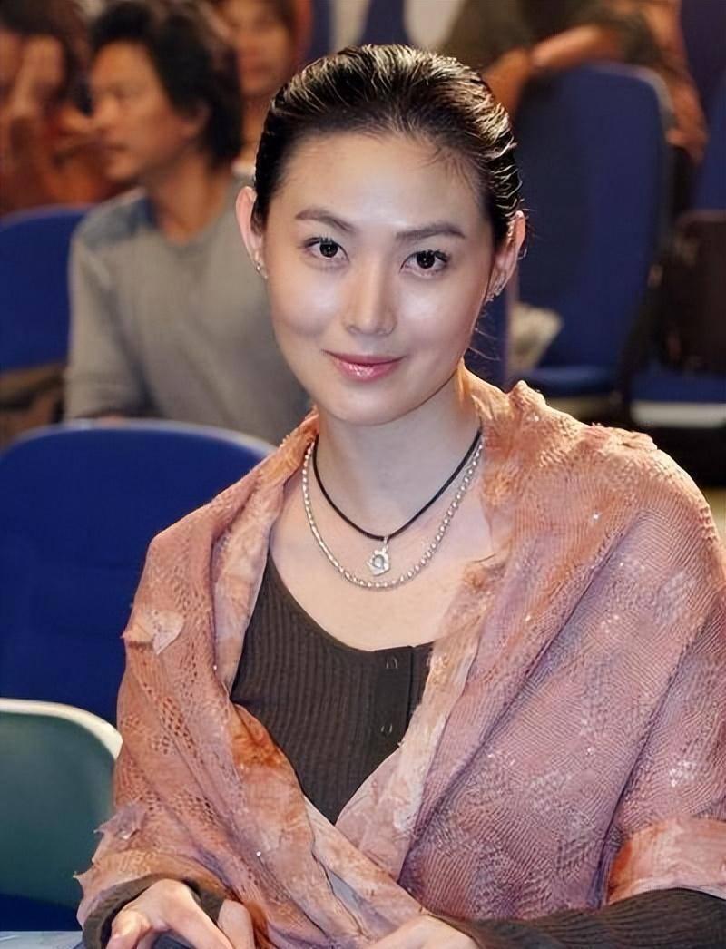 王思懿:人生被打上"潘六姐"标签,闪婚闪离,年近半百仍单身_丁海峰