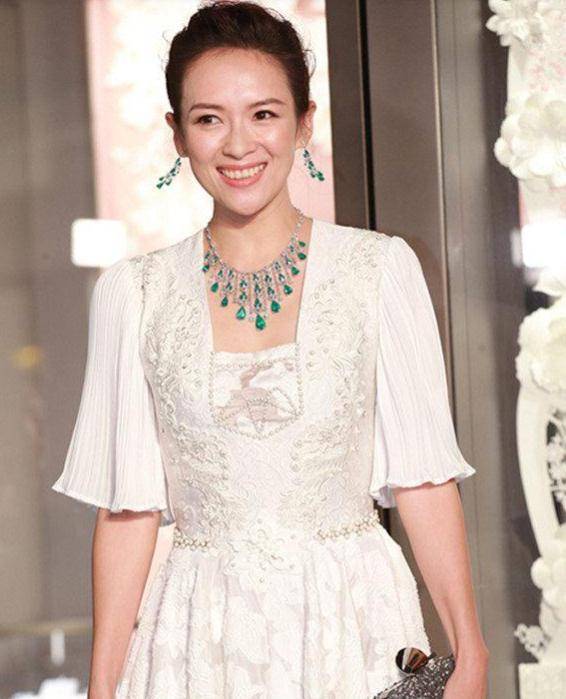戴翡翠走红毯的女艺人们,成了现场最靓丽的风景线!_珠宝_章子怡_颜色