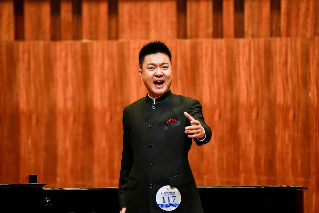 庄云龙徐铭聪王 山周 雪李传龙(从左到右按顺序排列:赵洋洋,赵雪,何凡