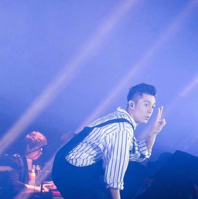 他给容祖儿,杨千嬅写歌,也因此在网上流传着一句话:喜欢粤语歌,会听