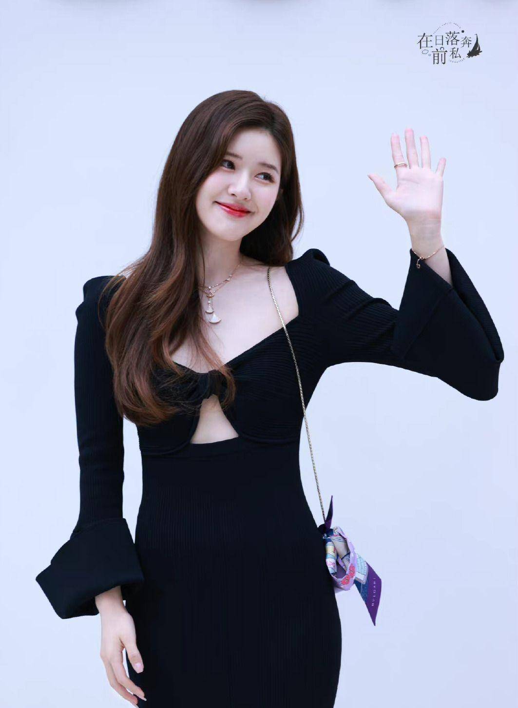 赵露思真的好美,穿黑色连衣裙尽显曼妙身姿,不愧是甜妹的天花板_气质