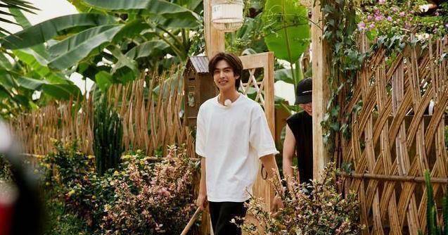 姜潮新电影拉开青春帷幕,和相差十岁的张子枫"谈恋爱"_威龙_麦迪娜