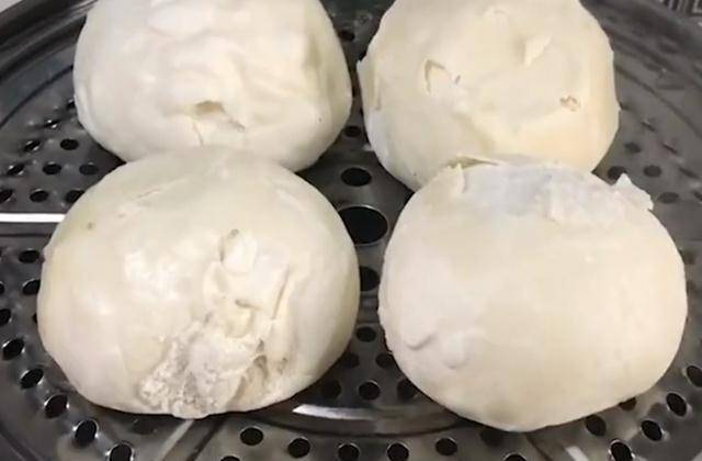 江苏男子测试老婆做的"高质量"面食,轻易砸核桃,锤子敲不坏_发糕_网友