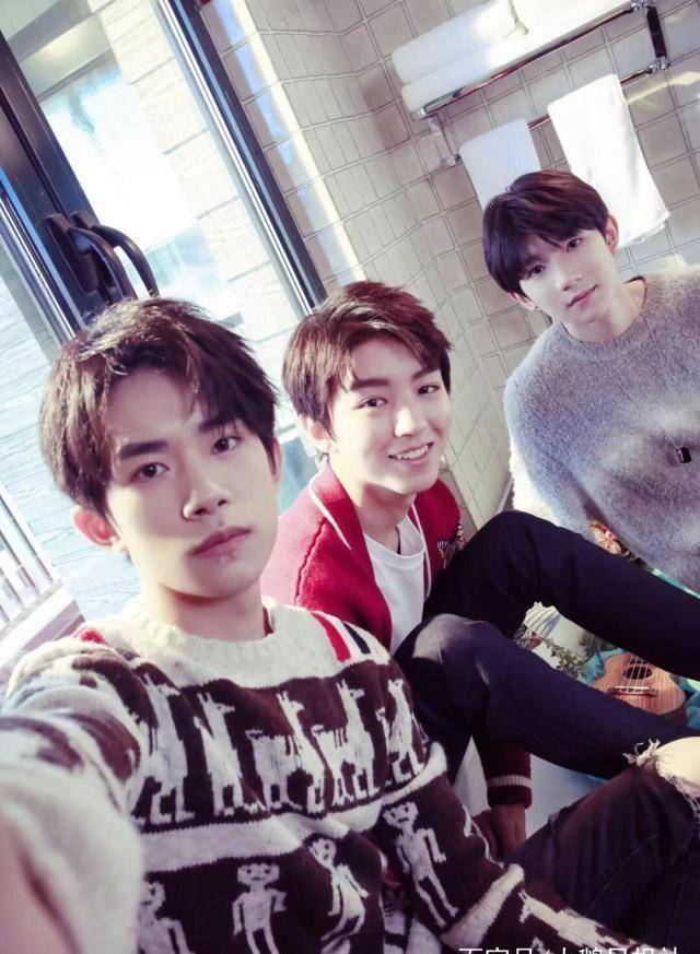 贾乃亮问王源生日最想留在谁身边?