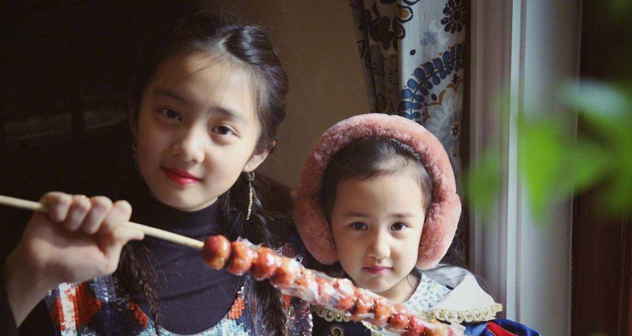 大家对黄磊和儿子女儿的互动玩刷方式都喜欢吗,大家都期待黄磊三胎