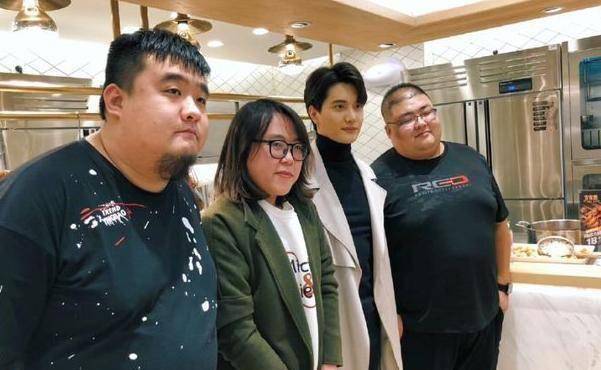 继泡泡龙事件之后,浪胃仙被警示"别撑死",网友:这是男的女的_身体