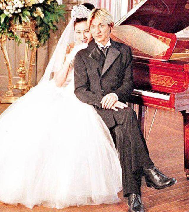 刘德华谈及妻子朱丽倩眼含泪光,满是亏欠的说,我欠她一个婚礼!