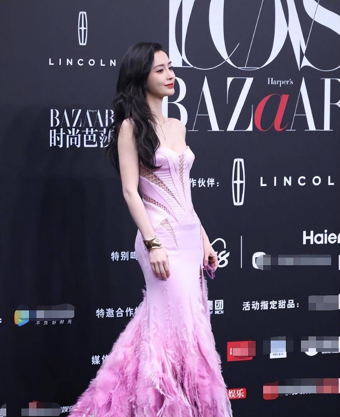 时尚芭莎红毯开场,杨颖骨瘦如柴,杨紫像阿姨,赵丽颖像神!