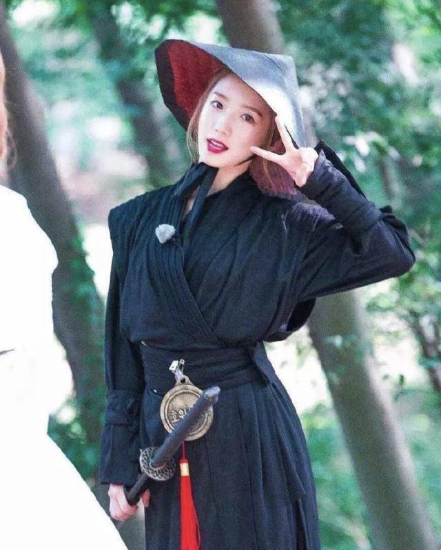 美岐宣仪的脸太现代,范丞丞和李汶翰却很契合_扮相_王一博_人气