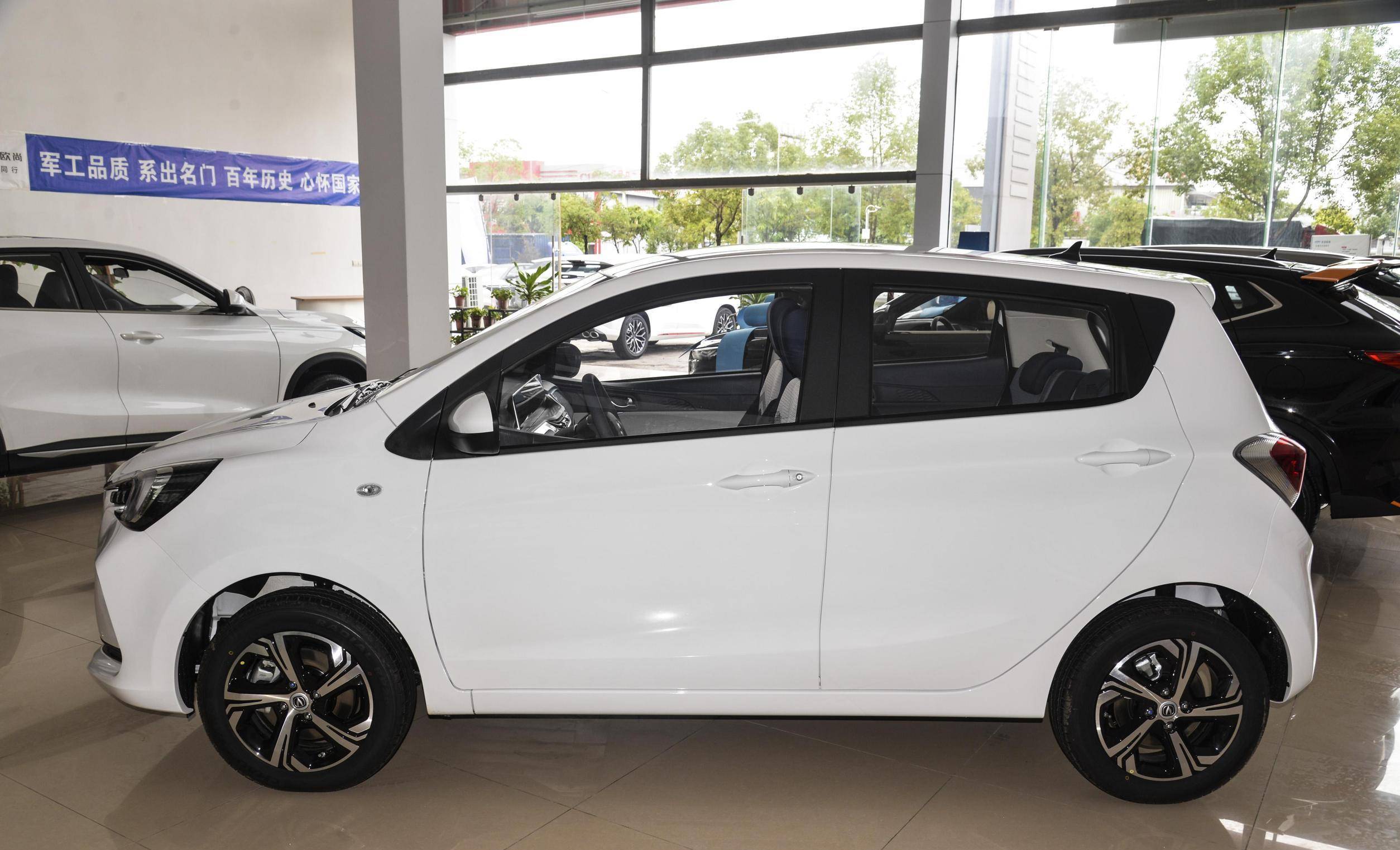 新款长安奔奔e-star上市,仅保留一款车型,是自信还是无奈?