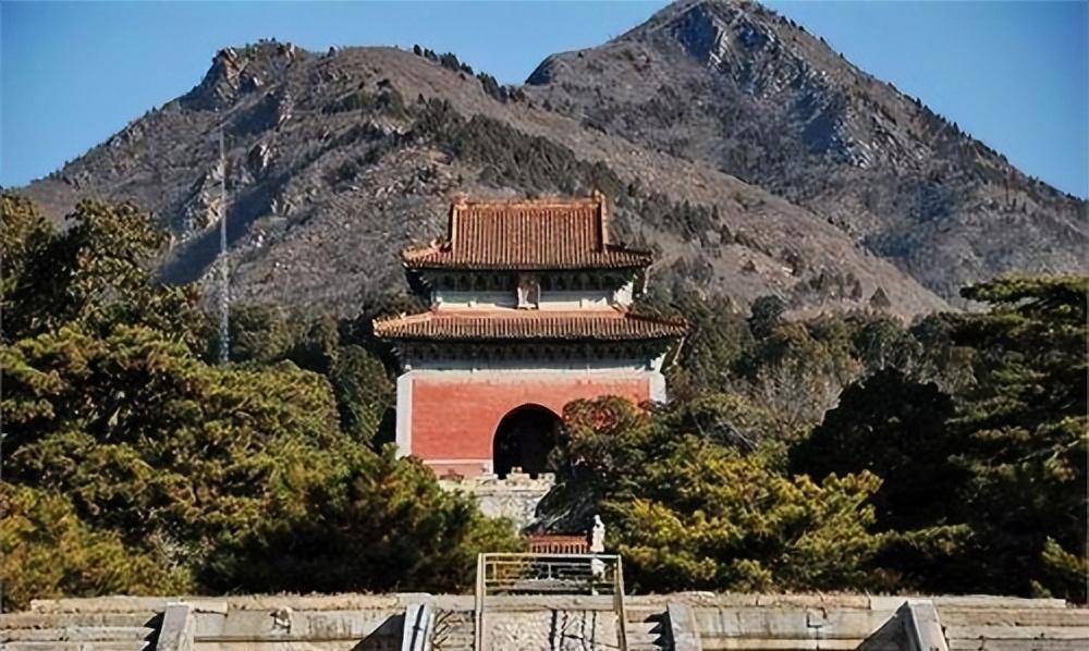 原创            明定陵墓道之谜困扰数月，一块残石却点燃希望，专家：地宫找到了-明定陵老照片
