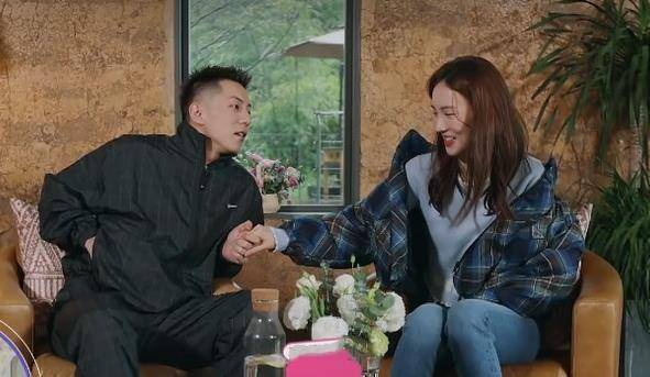 金晨卡斯柏继续约会,金晨爸爸全程黑脸引起热议!