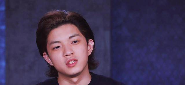 这绝对是一支前卫又全能的乐队.乐队成员不多,只有肖骏,chace,安雨.